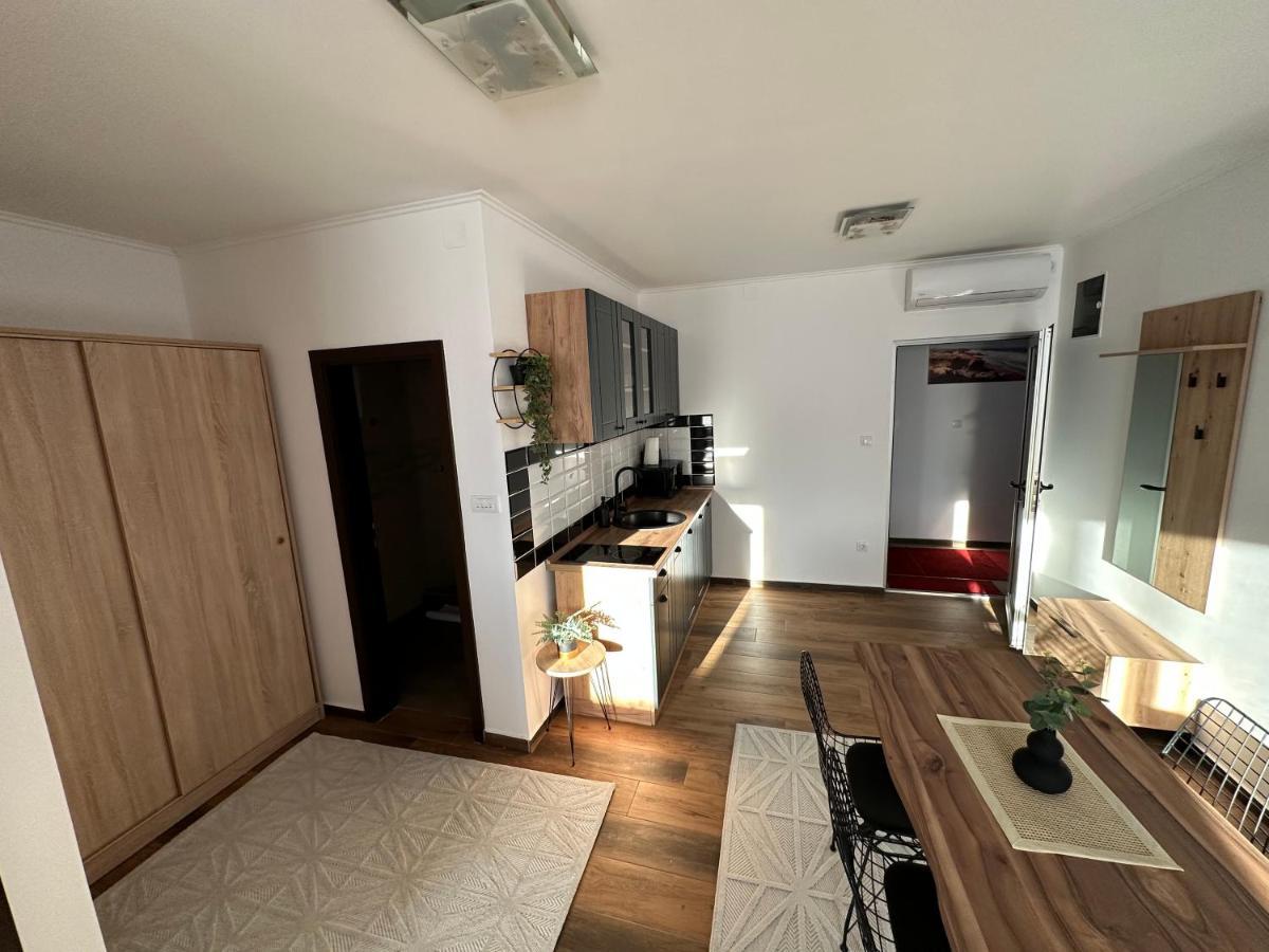 Sky Lux Apartmani Surčin Exterior foto
