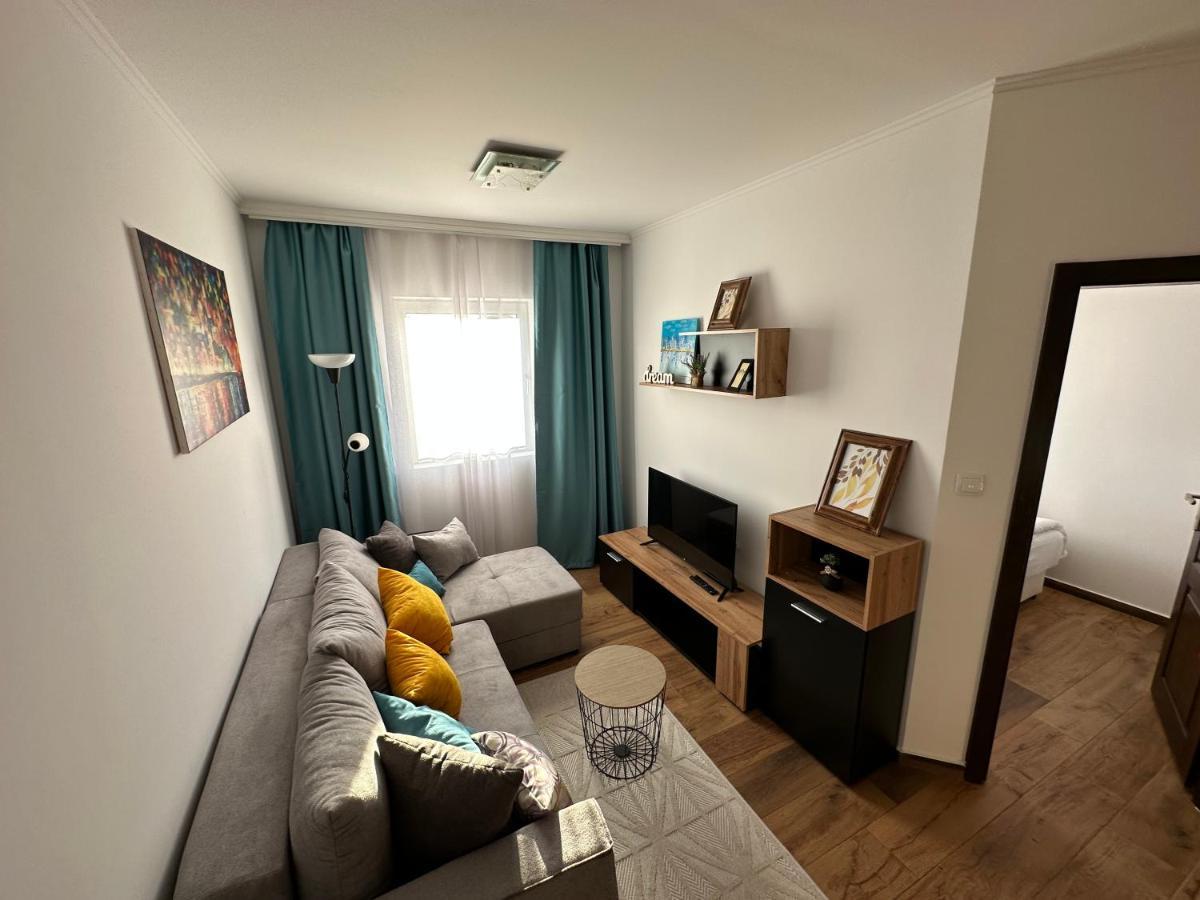 Sky Lux Apartmani Surčin Exterior foto