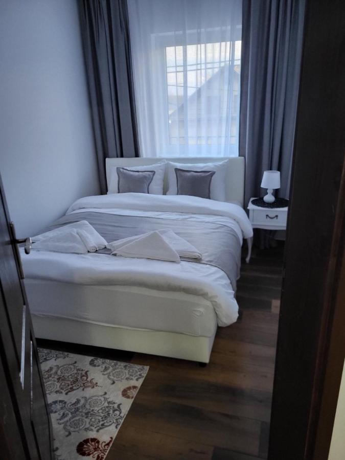 Sky Lux Apartmani Surčin Exterior foto
